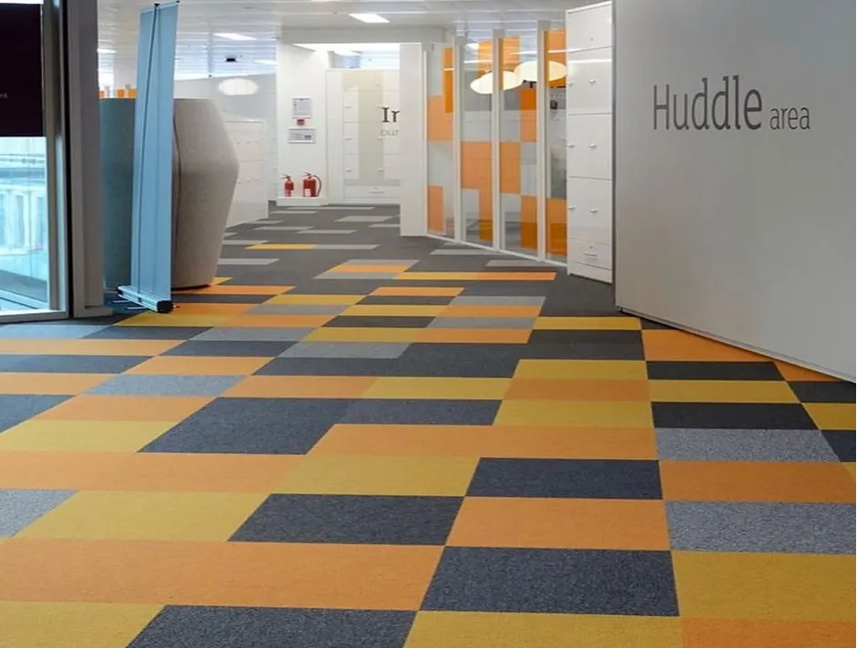 Karpet Tile: Kelebihan, Kegunaan, dan Cara Perawatannya